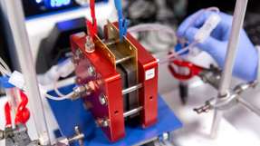 Ein Prototyp einer Redox-Flow-Batterie zur Energiespeicherung. Veränderungen der Struktur im Nanomaßstab können dazu beitragen, Ionenaustauschmembranen für den Einsatz in Geräten wie Durchflussbatterien zu verbessern.