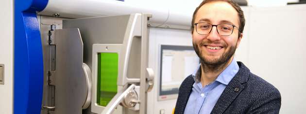 Mit dem neuen Verfahren, das Dr. Oliver Maurer entwickelt hat, lassen sich mit dem 3D-Drucker vor allem kleinere Metallbauteile erheblich feiner und qualitativ hochwertiger drucken.