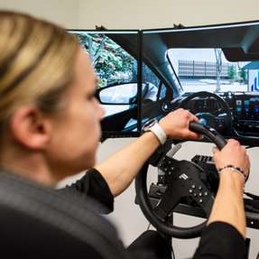 Nach dem Training sollen die autonomen Systeme ausschließlich anhand der Onboard-Kamerabilder Absichten erkennen und daraus auf künftige Bewegungsabläufe schließen.