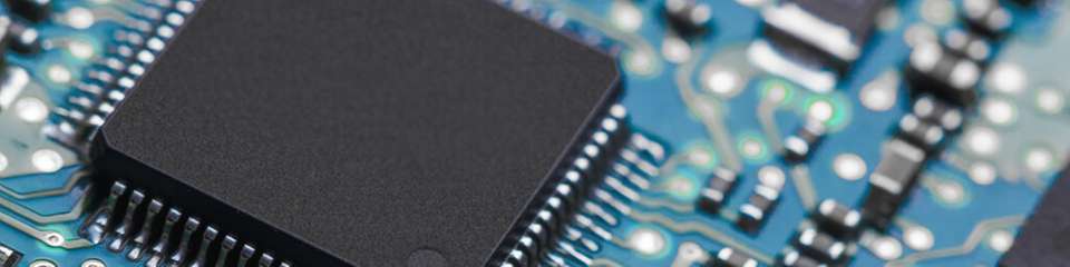 Forscher haben erstmals Germanium durch gezielte Gallium-Dotierung supraleitend gemacht. Das Material kann Strom ohne Widerstand leiten und eröffnet neue Möglichkeiten für Quantenschaltungen und energieeffiziente Elektronik.