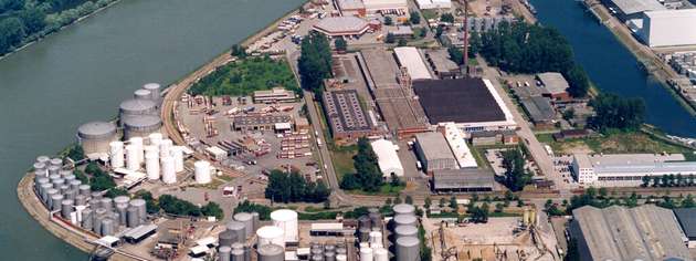 Eine neue Pilotanlage in Mannheim mischt strombasierte oder biogene Kraftstoffe flexibel mit fossilen und dokumentiert die CO2-Einsparung digital für jede Lieferung.