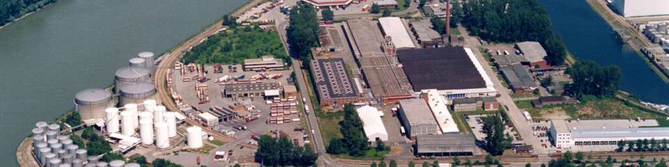 Eine neue Pilotanlage in Mannheim mischt strombasierte oder biogene Kraftstoffe flexibel mit fossilen und dokumentiert die CO2-Einsparung digital für jede Lieferung.