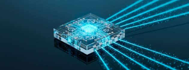 Der optische Verstärker verstärkt Lichtsignale rund 100‑fach, arbeitet mit wenigen hundert Milliwatt und könnte dank seiner kompakten Bauweise künftig in mobilen Geräten und vielfältigen Anwendungen der Datenkommunikation und Sensorik eingesetzt werden.