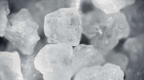 „Sowohl für kleine Reaktoren als auch für Solarthermie erweisen sich Salzschmelzen als vielversprechendes Wärmetransportmedium. In einigen Reaktorentwicklungen kommen sie sogar als kernbrennstofftragendes Medium zum Einsatz“, erläutert Frank Meissner, Leiter Reaktortechnologien bei TÜV Nord EnSys.