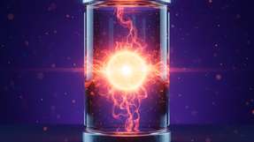 In der MOST-Forschung wird Sonnenlicht in einem organischen Molekül gespeichert und bei Bedarf als Wärme wieder abgegeben – wiederaufladbar und ohne klassische Batteriepacks.