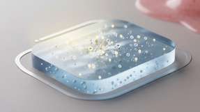 Ein neu entwickeltes, weiches Ionotronik-Gel verändert seine Leitfähigkeit unter Lichteinwirkung stark, da sich die lokale Ionenkonzentration dynamisch verschiebt. Dies könnte ein Baustein für weiche Wearables und Mensch-Maschine-Schnittstellen sein.