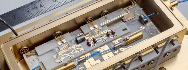 MiLas-Plattform des FBH: Das kompakte photonische Modul kombiniert mikrooptische Integration mit hoher mechanischer und thermischer Stabilität für Weltraum- und Quantenanwendungen.