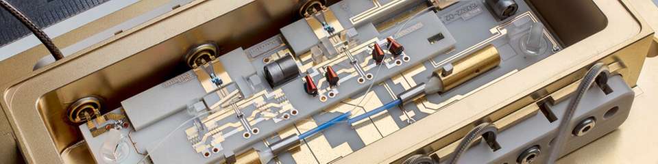 MiLas-Plattform des FBH: Das kompakte photonische Modul kombiniert mikrooptische Integration mit hoher mechanischer und thermischer Stabilität für Weltraum- und Quantenanwendungen.