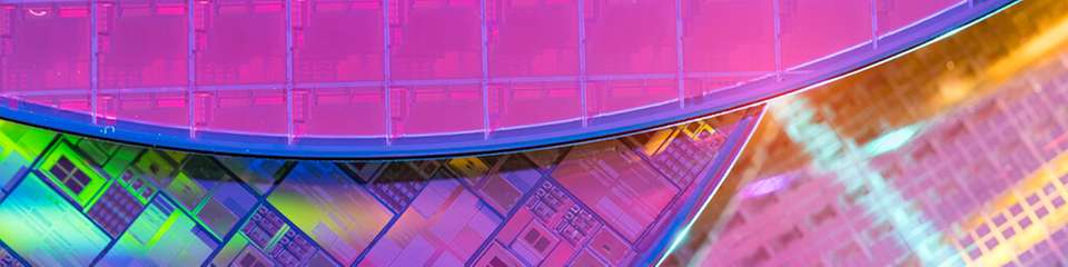 Das Fraunhofer IMS entwickelt und fertigt photonische Chiplets im eigenen Reinraum auf 200-mm-Wafern unter industrienahen Bedingungen.