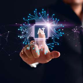Bislang forderte die Datenaufbereitung mühsame manuelle Arbeit, weshalb Unternehmen nur einen Bruchteil ihrer Datenschätze für den Digitalen Zwilling nutzen konnten. Fortschrittliche KI-Modelle automatisieren diese Datenpipelines und Kontextualisierungsschritte nun selbst bei hochkomplexen Systemen. 