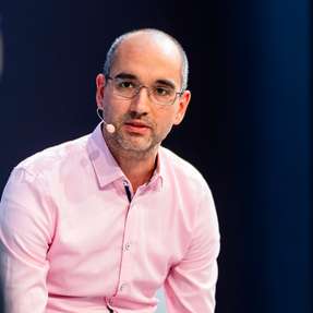 Dr. Nico Fritsch, Product Lifecycle Manager bei Siemens: „Durch intelligentes Peak Shaving können wir die Spitzenlasten in der Fertigung um bis zu 80 Prozent reduzieren.“