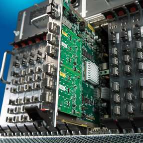 Frontansicht des Systems zur Hochspannungs-Gleichstrom-Übertragung