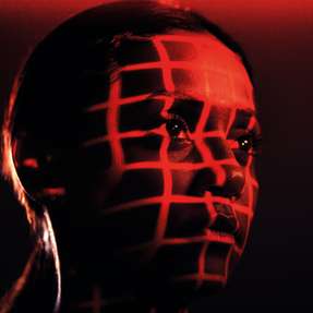 Hinter dem Begriff IIoT verbirgt sich ein komplexes Zusammenspiel verschiedener Technologien, die eine Brücke zwischen der realen Maschinenwelt (OT) und der digitalen IT-Welt schlagen. 