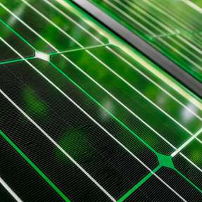 Im Solarpark „Juliusburg/Krukow“ wird gezeigt, wie saubere Energie und emissionsarme Materialien die gesamte Wertschöpfungskette dekarbonisieren können.