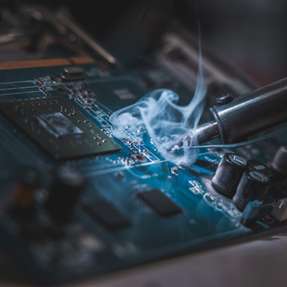 Die neuen Vier-Zonen-Preheating-Systeme ermöglichen eine gleichmäßige Erwärmung von Leiterplatten und sorgen für präzise, reproduzierbare Prozesse in der Elektronikfertigung.