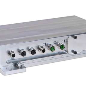 Rugged-Computer der neuesten Generation: Der Syslogic RPC RSL 83 kombiniert einen Intel-Atom-Prozessor der Amston-Lake-Serie mit robustem Design, IP67/IP69-Schutz und energieeffizienter Performance für industrielle Anwendungen, Smart Cities und mobile Maschinen.