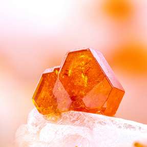 Forschende des Paul Scherrer Instituts erfassen Vanadiumdaten aus aller Welt. Diese sind die Grundlage für stabile Märkte und den Ausbau von Redox-Flow-Energiespeichern.