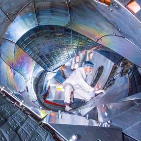 Wartungsarbeiten im Plasmagefäß von Wendelstein 7-X in Greifswald (November 2025)