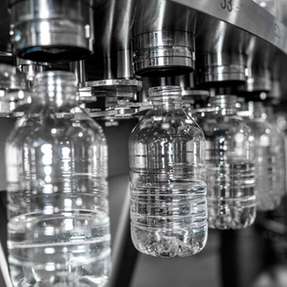 Auch wenn stilles und kohlensäurehaltiges Wasser in Flaschen bei den Verbrauchern nach wie vor am beliebtesten sind, verändert die steigende Nachfrage nach funktionellem und aromatisiertem Wasser den Markt.