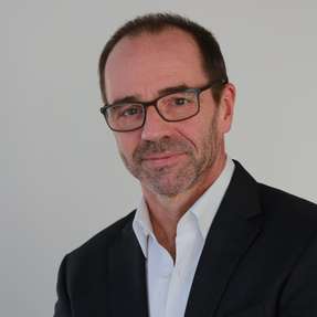 Thomas Bächle ist Geschäftsführer bei VERBUND Energy4Business Germany mit Sitz in München. Seit April 2012 leitet er das Unternehmen, das als Tochtergesellschaft des österreichischen Energieversorgers VERBUND auf die Vermarktung von Grünstrom und  energienahen Dienstleistungen spezialisiert ist.