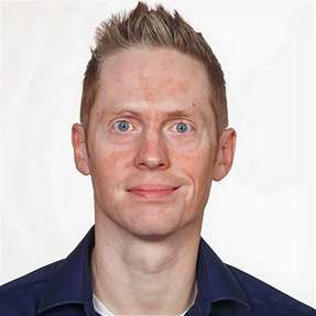 Alexander Lahrmann ist seit 2022 Produktexperte bei Bürkert Fluid Control Systems und für die Magnetventiltechnik verantwortlich. Als Ventilspezialist ist ihm vor allem wichtig, dass Produktentwicklungen den Zahn der Zeit treffen und Probleme am Markt lösen. Insbesondere energieeffiziente Ventillösungen stehen aktuell im Fokus.