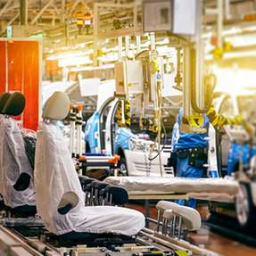 Auf die Abbildung der Variantenvielfalt sind die meisten Produktionsstraßen zwar schon ausgerichtet, aber auch die Fertigungs-IT muss flexibel genug sein, um da mitzuhalten.