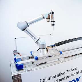 Die Movotrak CTU basiert auf zwei Lineareinheiten, die selbst bei ganz ausgefahrenem Roboterarm maximale Momentbelastung und Steifigkeit gewährleisten.