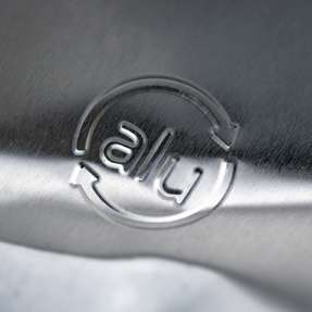 Im Rahmen einer kooperativen Promotion untersucht Steffen Scherbring an der Hochschule Osnabrück, wie sich durch Aluminiumzusatz die Eigenschaften von Edelstahl verbessern und ressourcenschonende Produktionsprozesse ermöglichen lassen.